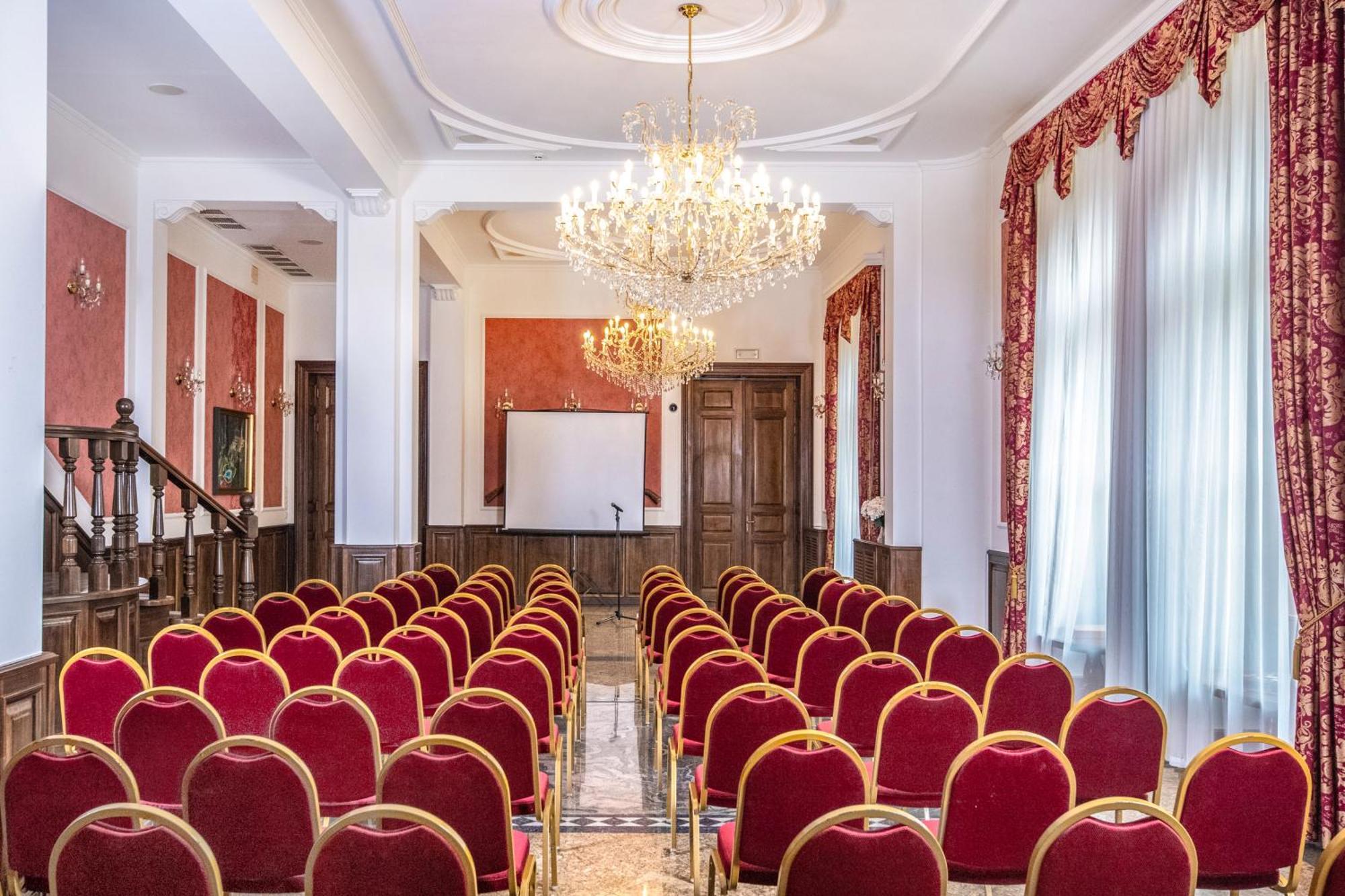 Kastelyhotel Sasvar Resort Parádsasvár Екстериор снимка