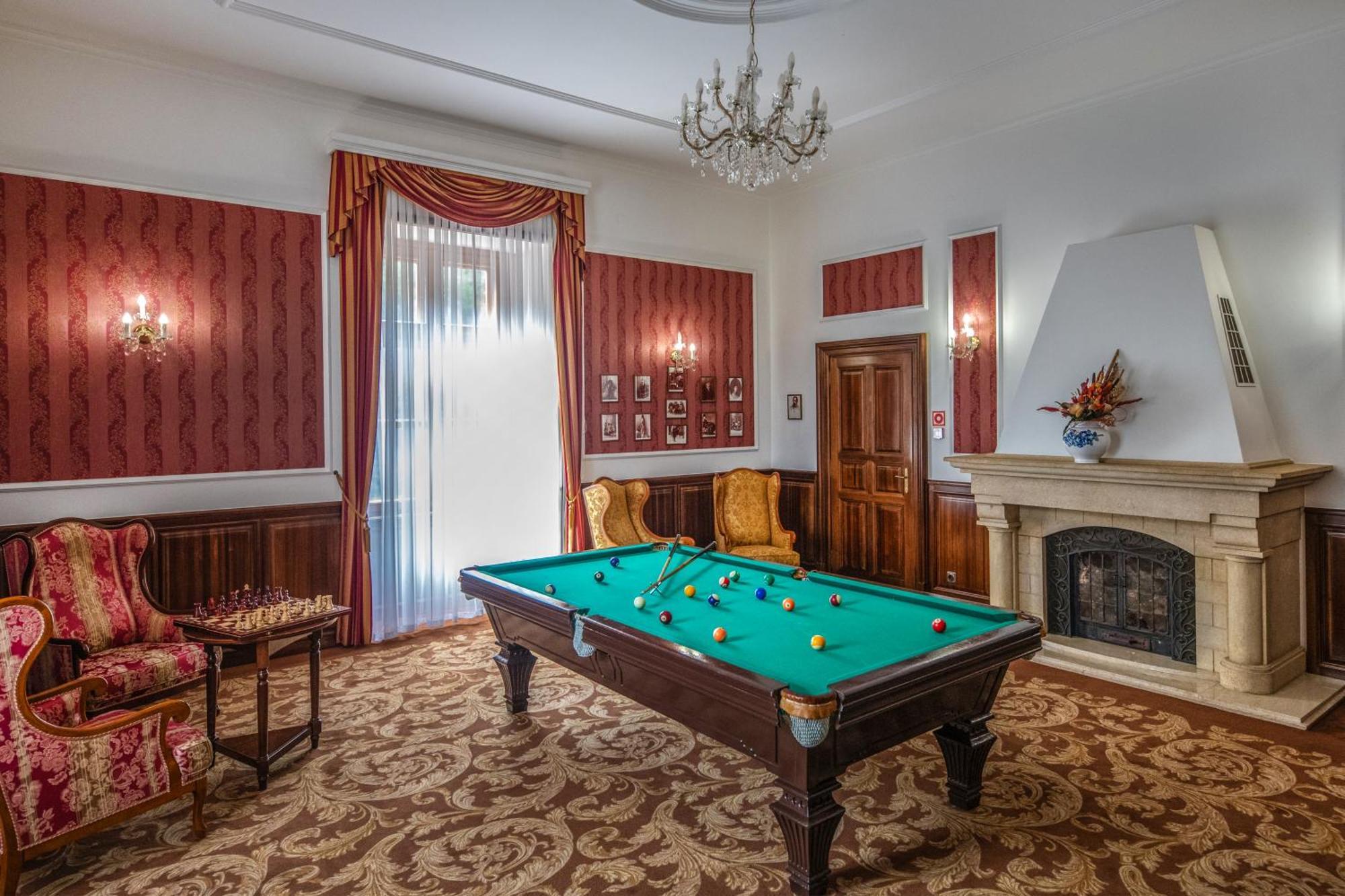 Kastelyhotel Sasvar Resort Parádsasvár Екстериор снимка