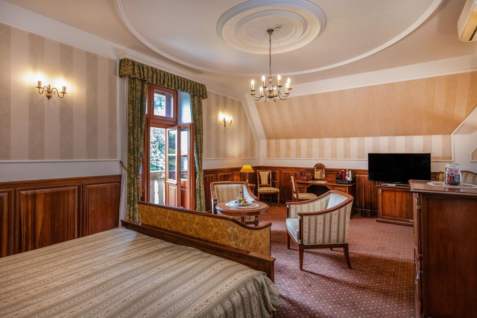 Kastelyhotel Sasvar Resort Parádsasvár Екстериор снимка