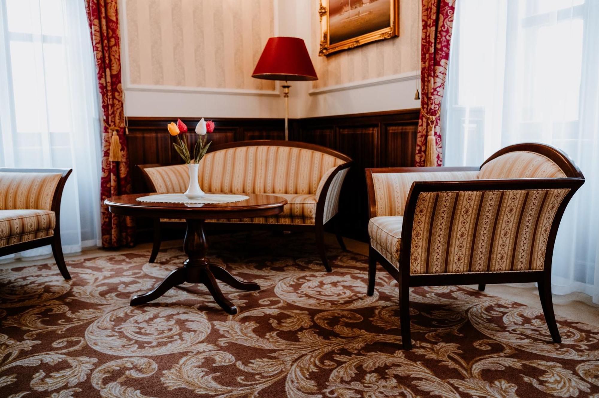 Kastelyhotel Sasvar Resort Parádsasvár Екстериор снимка