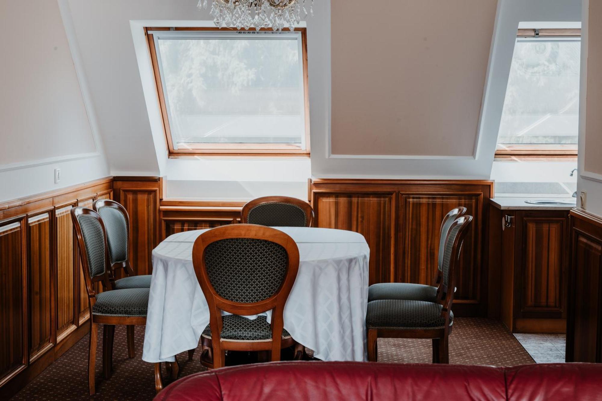 Kastelyhotel Sasvar Resort Parádsasvár Екстериор снимка