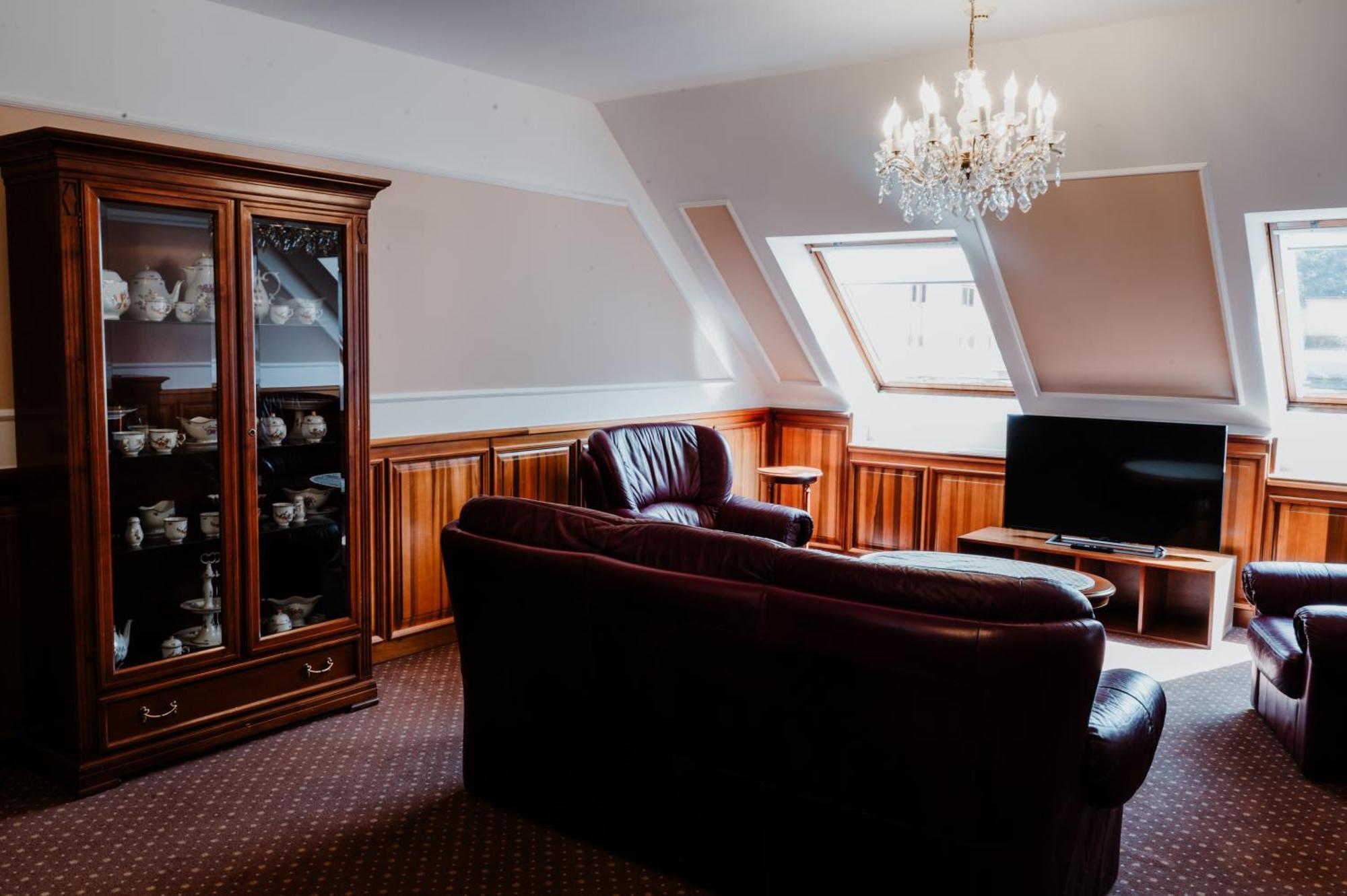 Kastelyhotel Sasvar Resort Parádsasvár Екстериор снимка