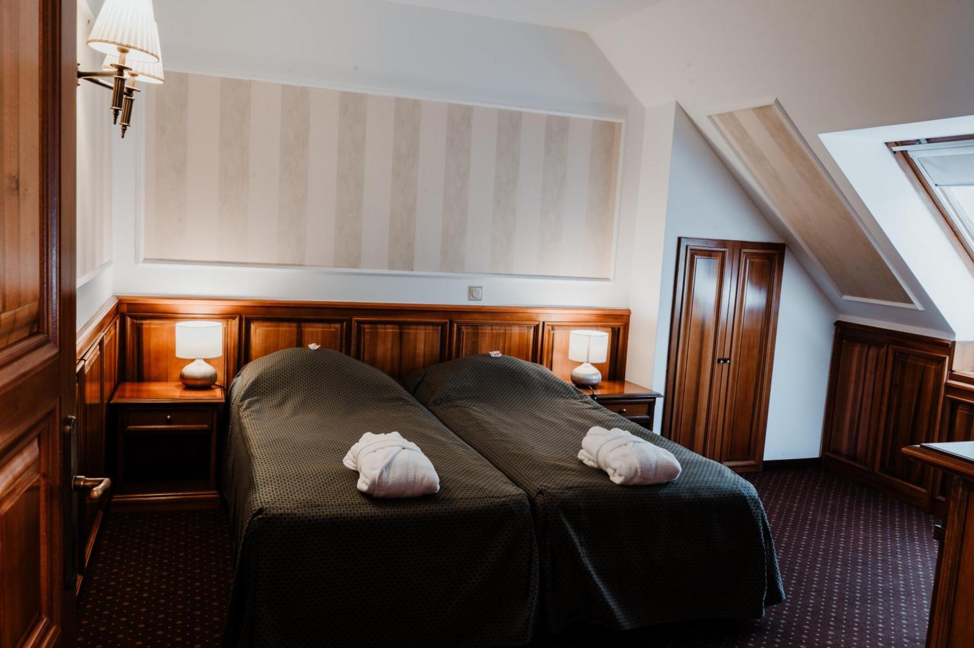 Kastelyhotel Sasvar Resort Parádsasvár Екстериор снимка