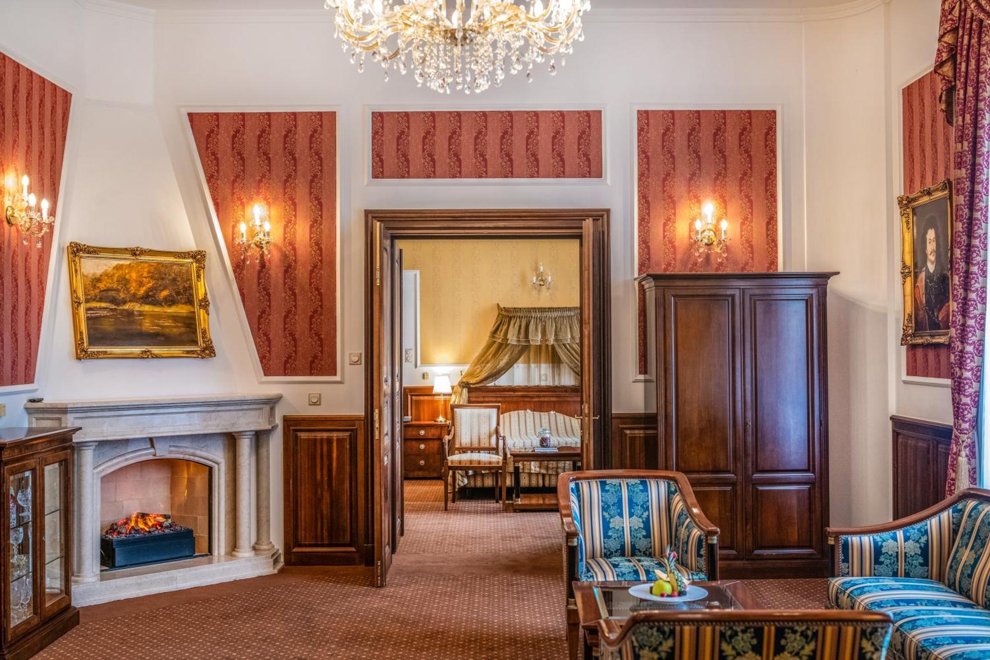 Kastelyhotel Sasvar Resort Parádsasvár Екстериор снимка