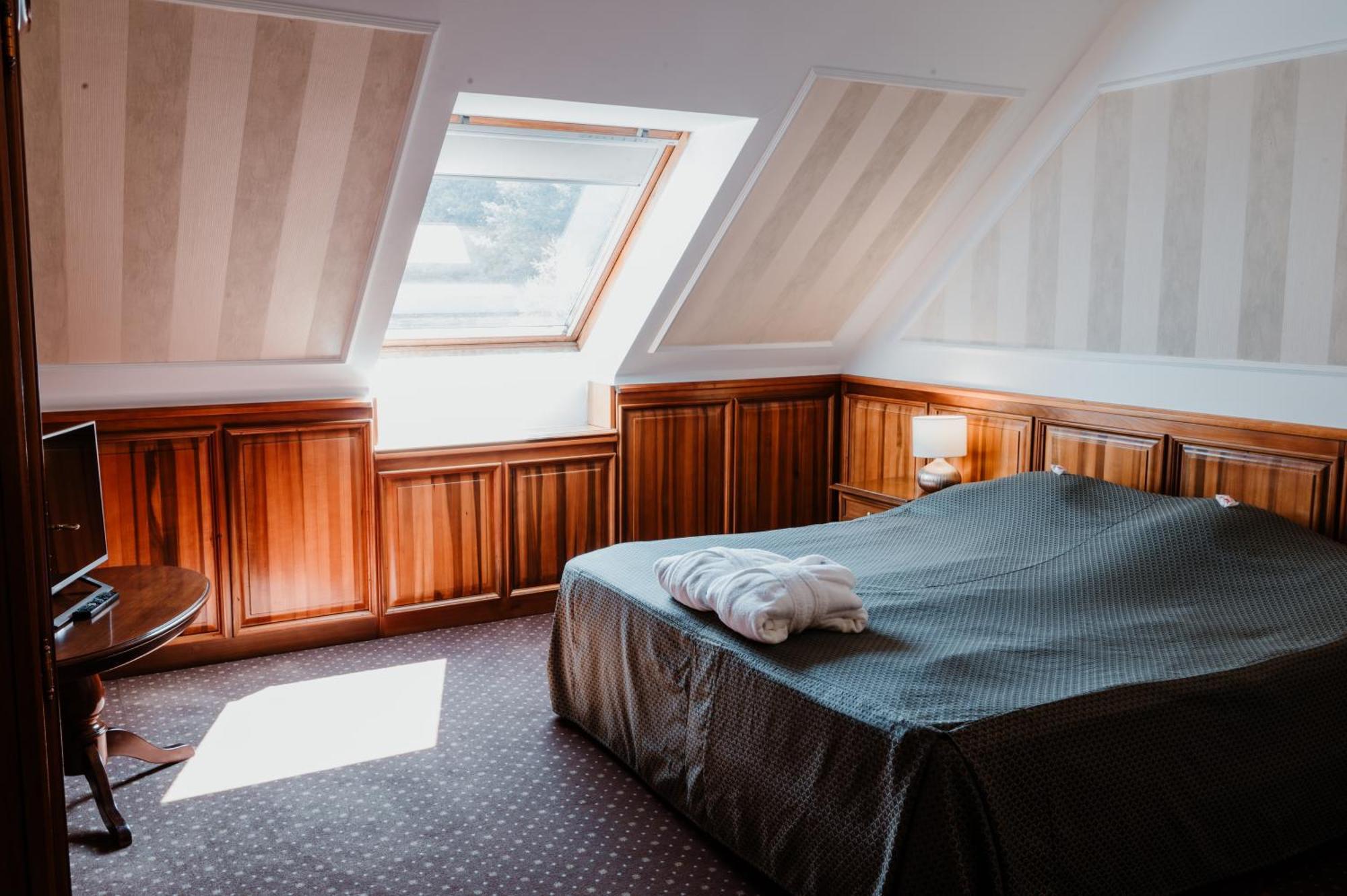 Kastelyhotel Sasvar Resort Parádsasvár Екстериор снимка