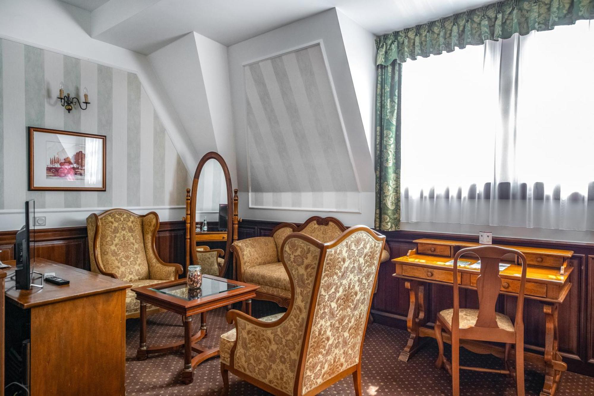 Kastelyhotel Sasvar Resort Parádsasvár Екстериор снимка