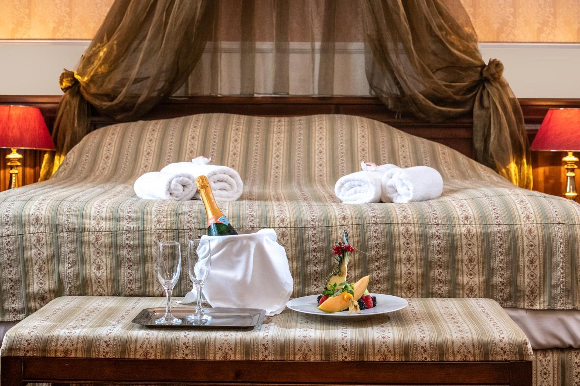Kastelyhotel Sasvar Resort Parádsasvár Екстериор снимка