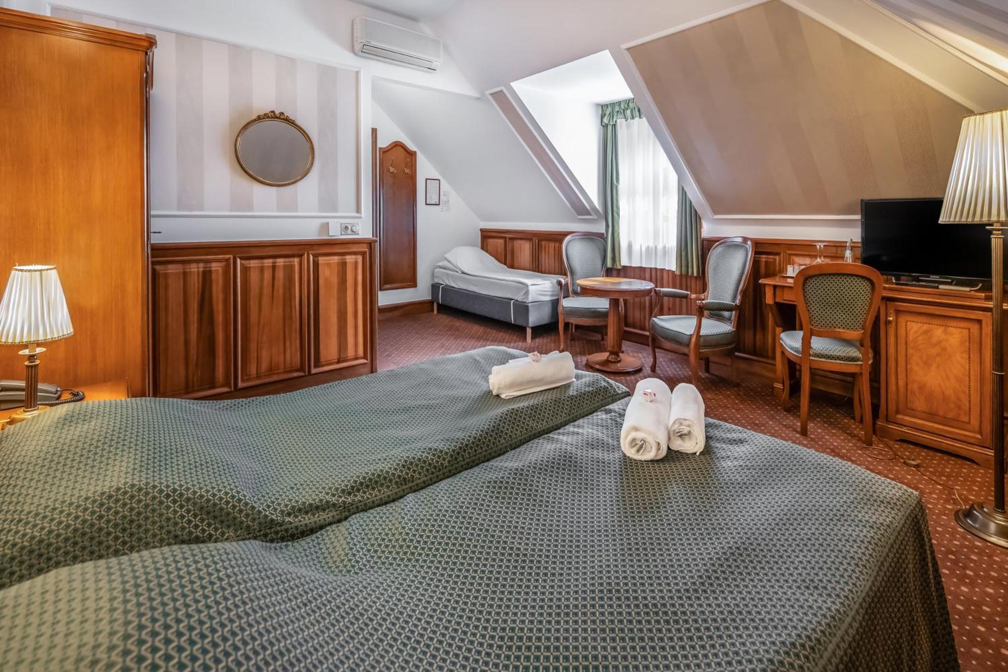 Kastelyhotel Sasvar Resort Parádsasvár Екстериор снимка
