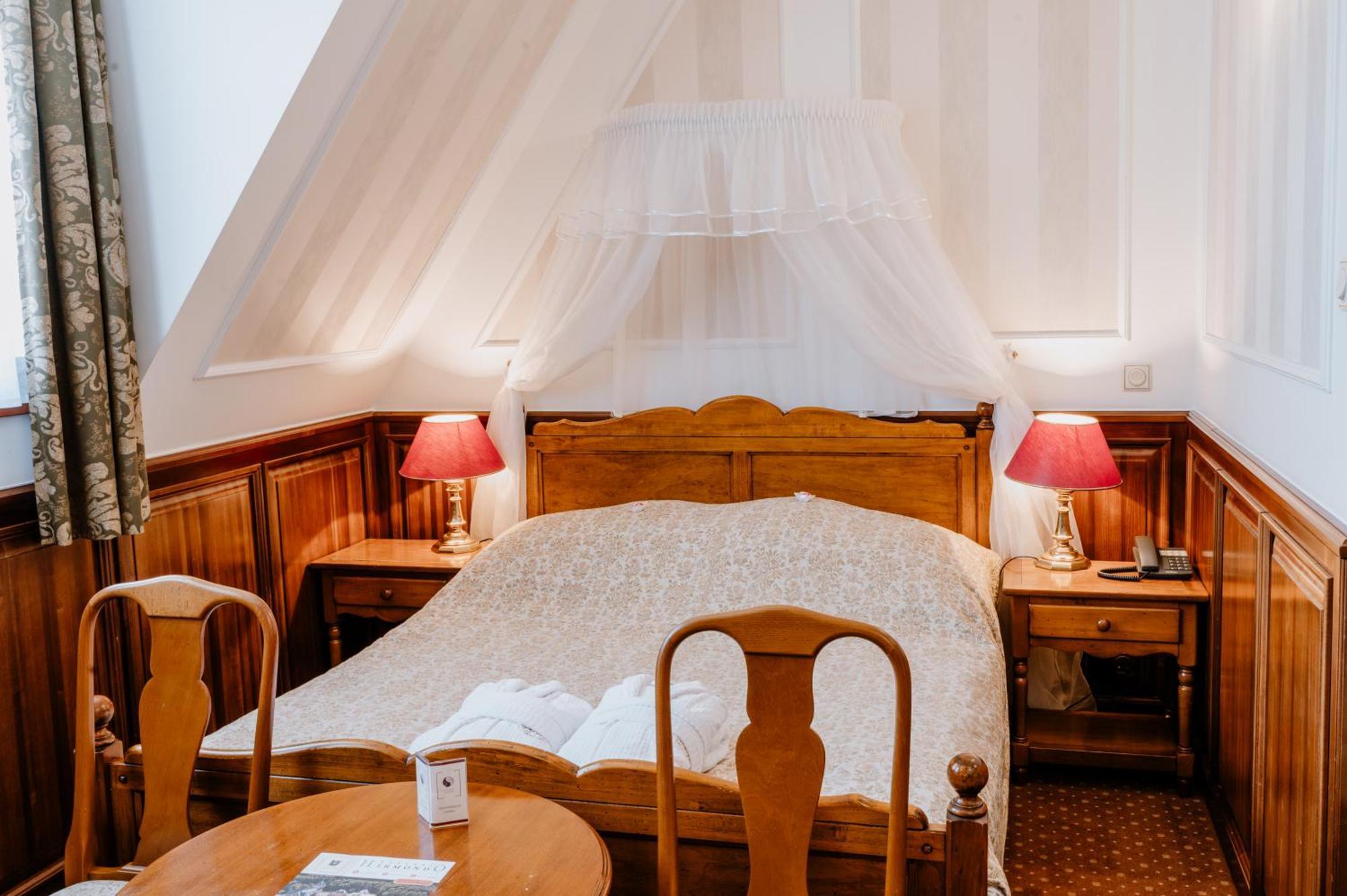 Kastelyhotel Sasvar Resort Parádsasvár Екстериор снимка