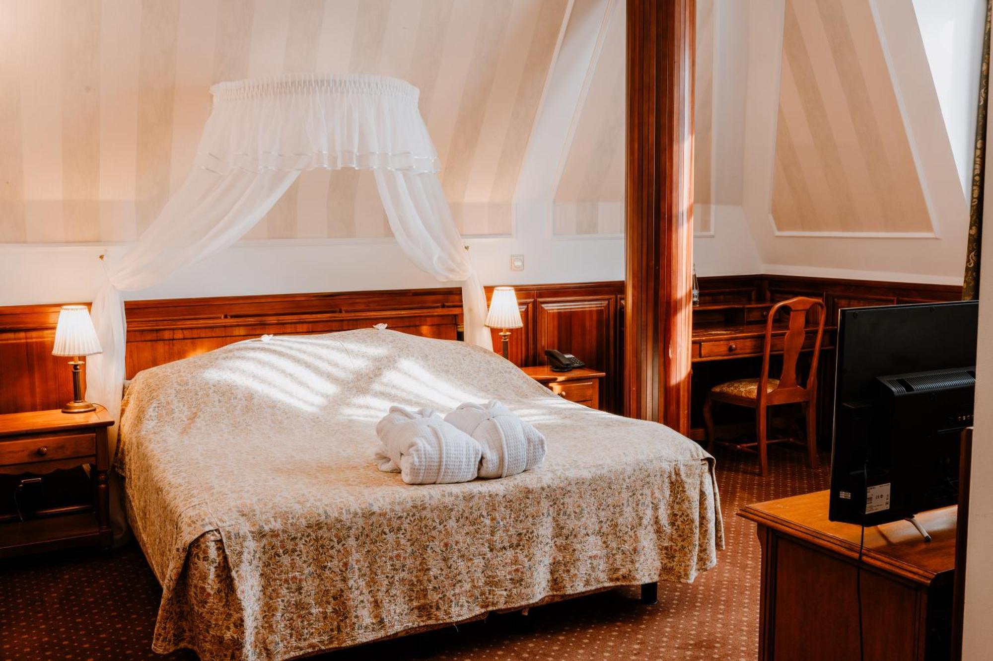 Kastelyhotel Sasvar Resort Parádsasvár Екстериор снимка