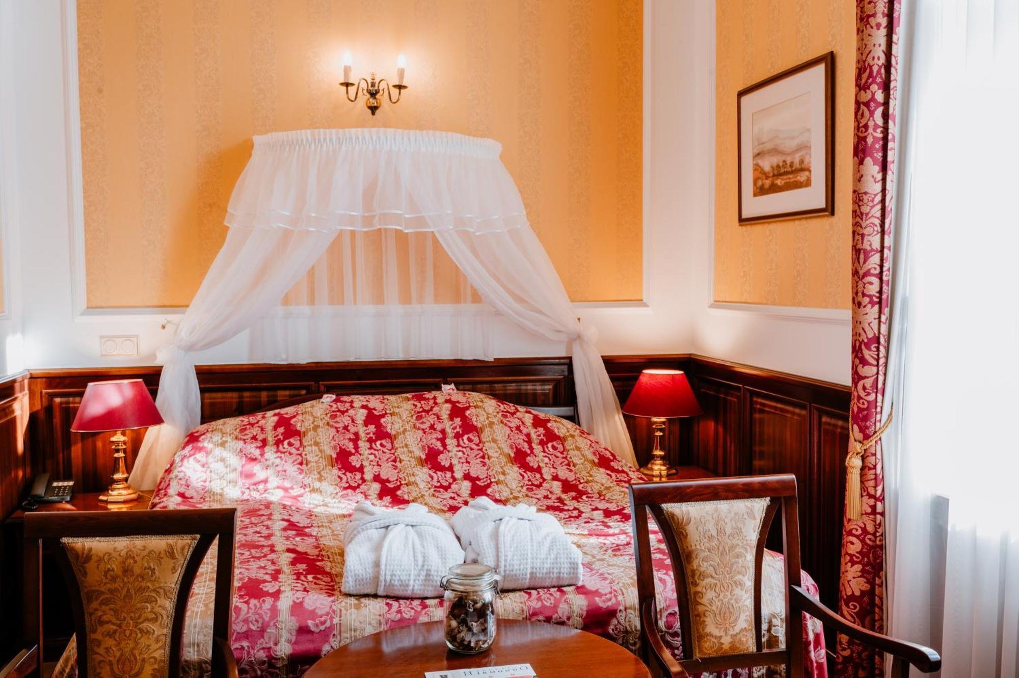 Kastelyhotel Sasvar Resort Parádsasvár Екстериор снимка